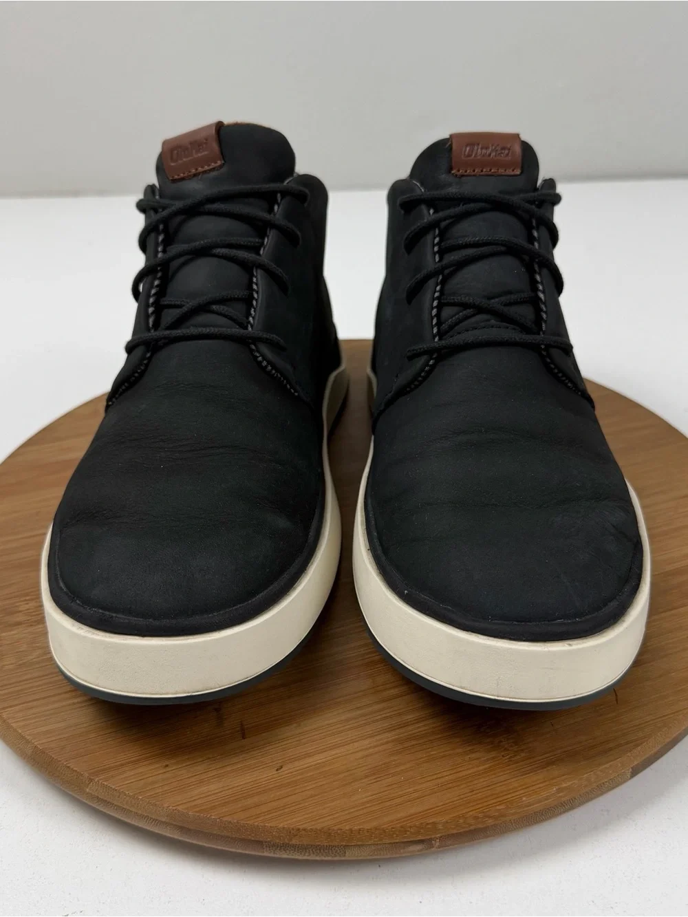 OluKai sleek black